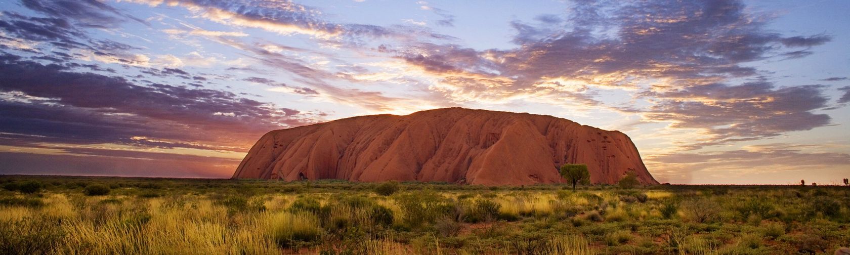 ウルルの街・名所・郊外の異なる風景 1
