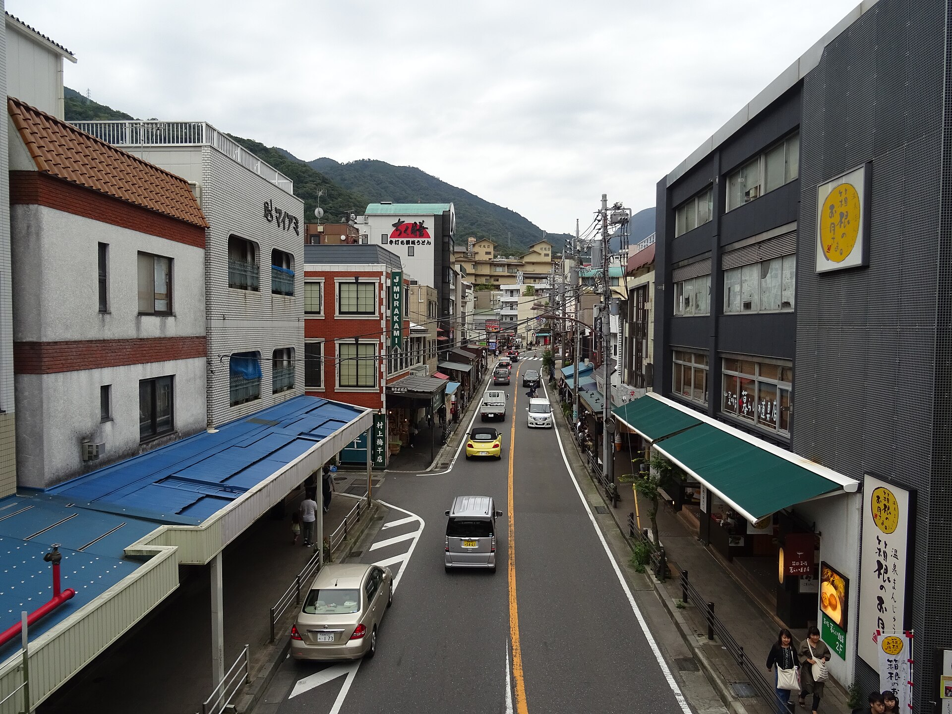 箱根湯本駅前の温泉街(撮影当時の風景)