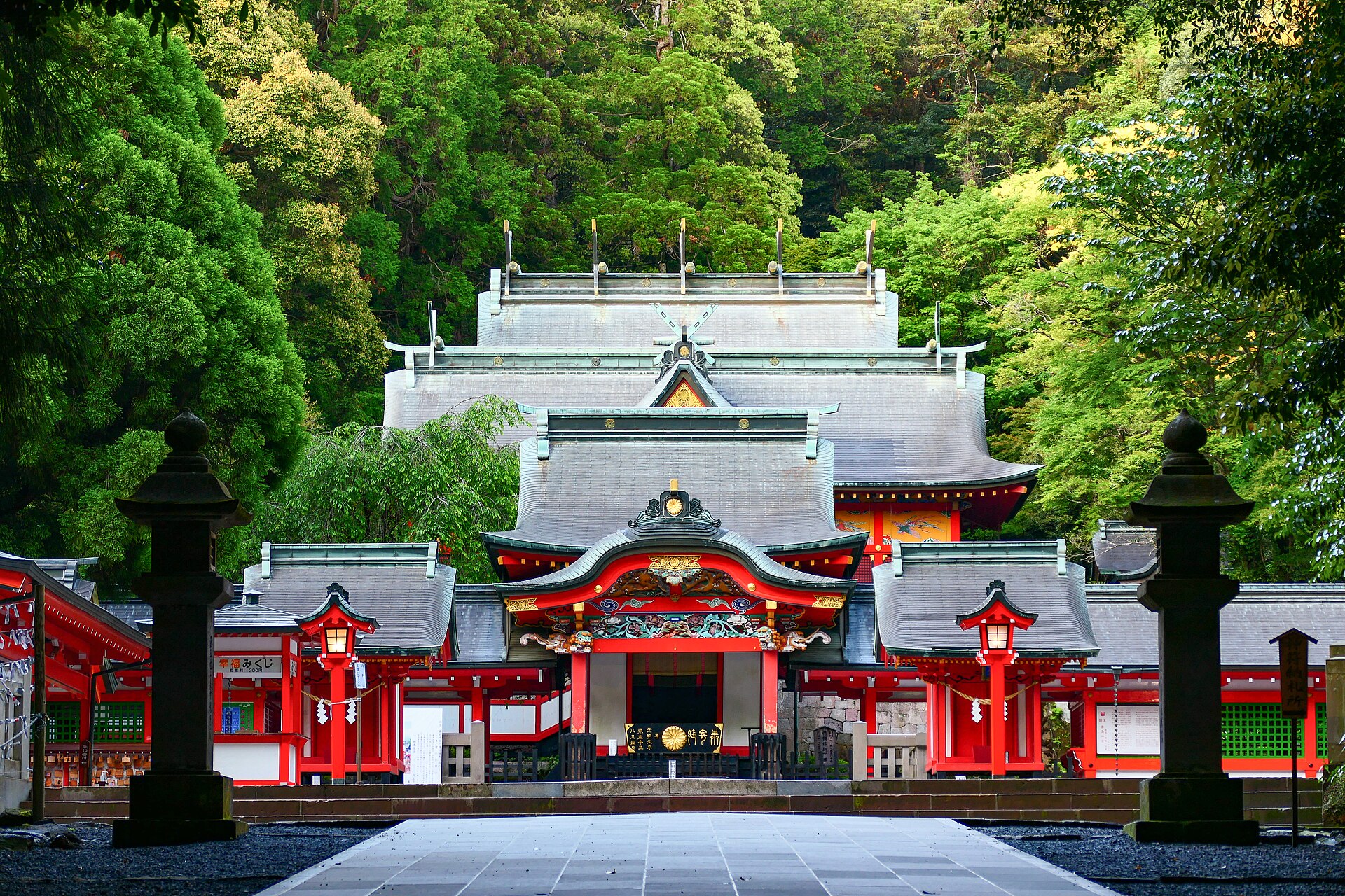 霧島神宮の社殿前。祭事・工事・参拝範囲は訪問日に確認