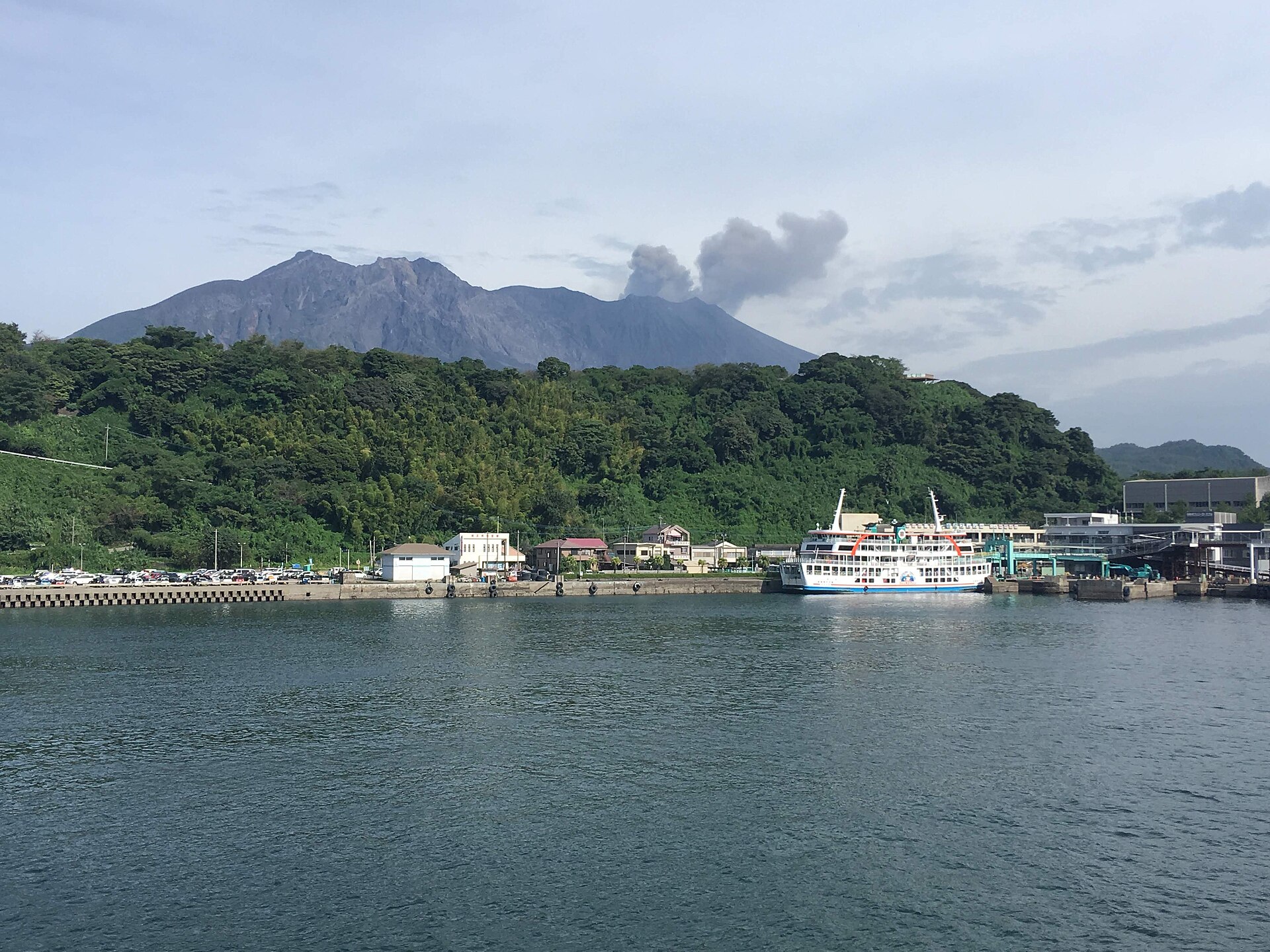 桜島フェリーから眺める桜島。噴煙・視界・運航は撮影時と異なります