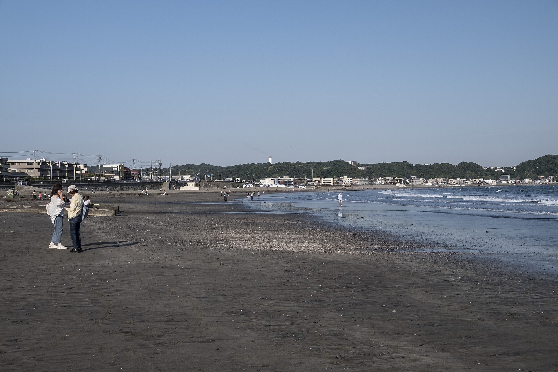 由比ヶ浜の砂浜と海岸線（撮影当時の風景）