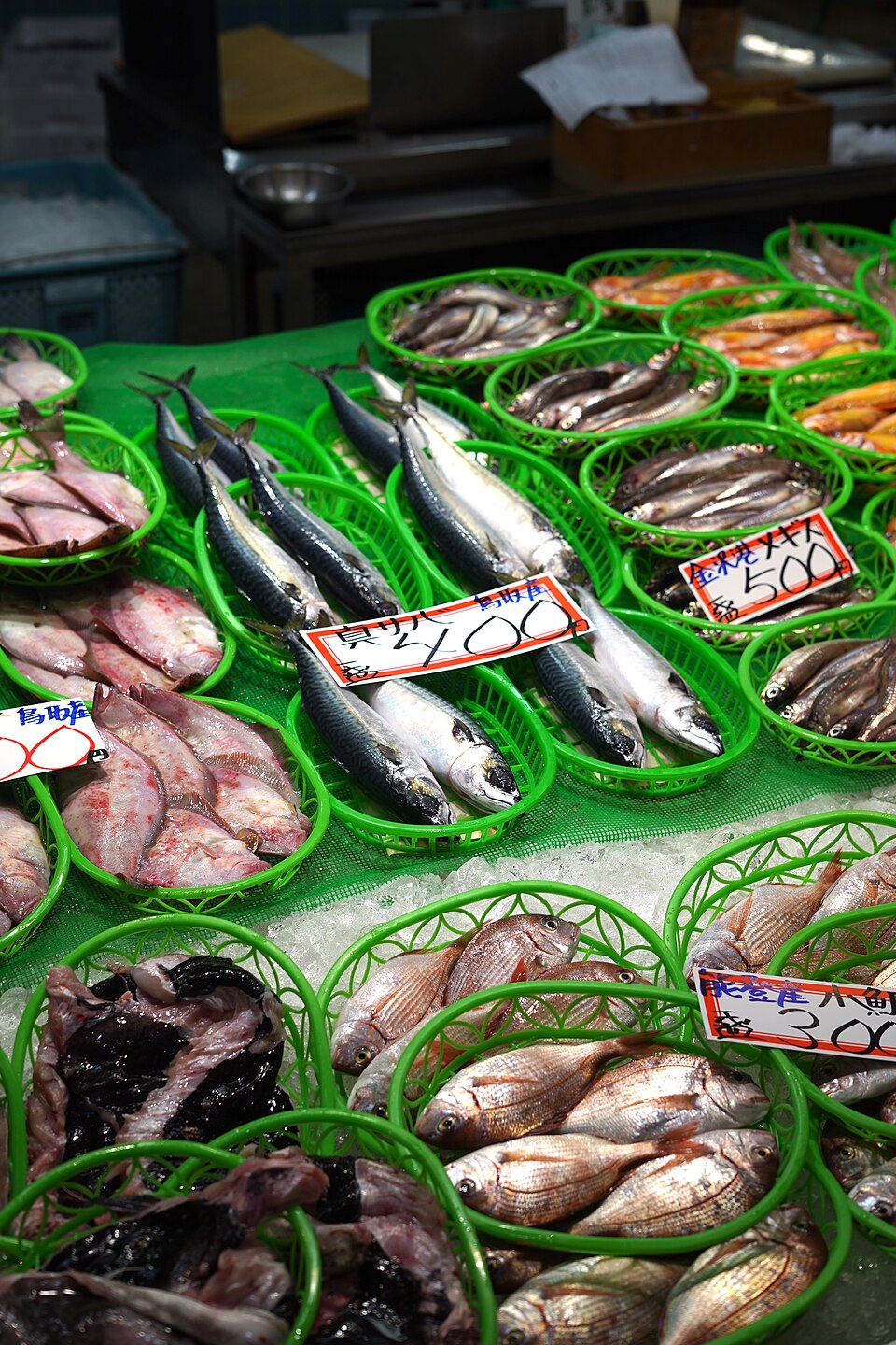 近江町市場の魚売り場（2023年撮影）