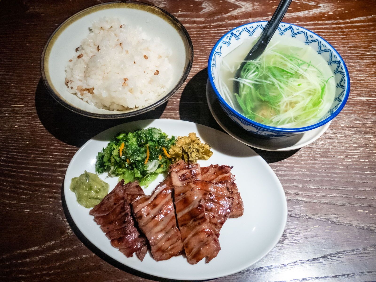 仙台の牛たん定食（2022年撮影）。店・価格は撮影当時