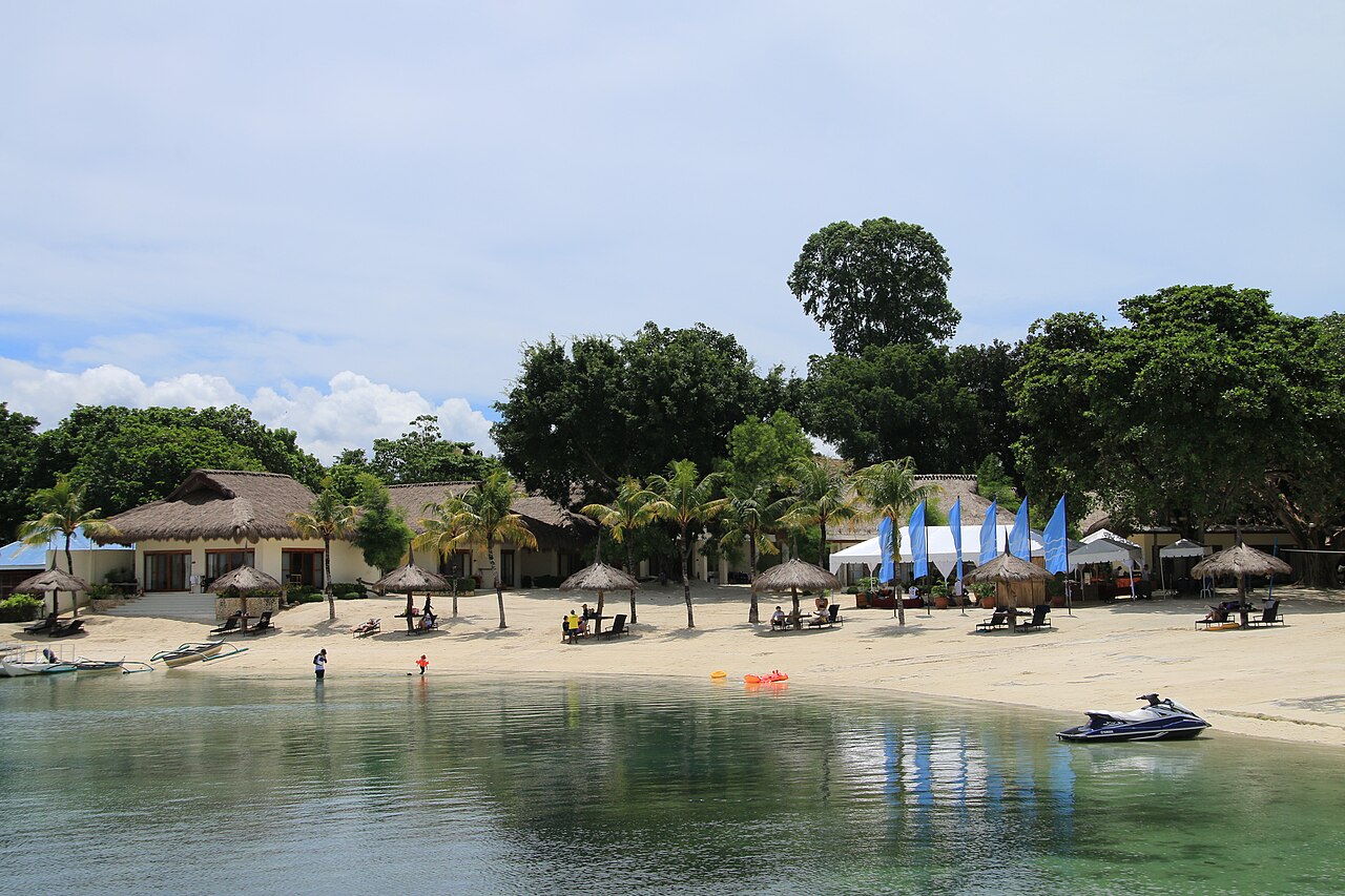 マクタン島のBluewater Maribago Beach Resort海岸(撮影当時)