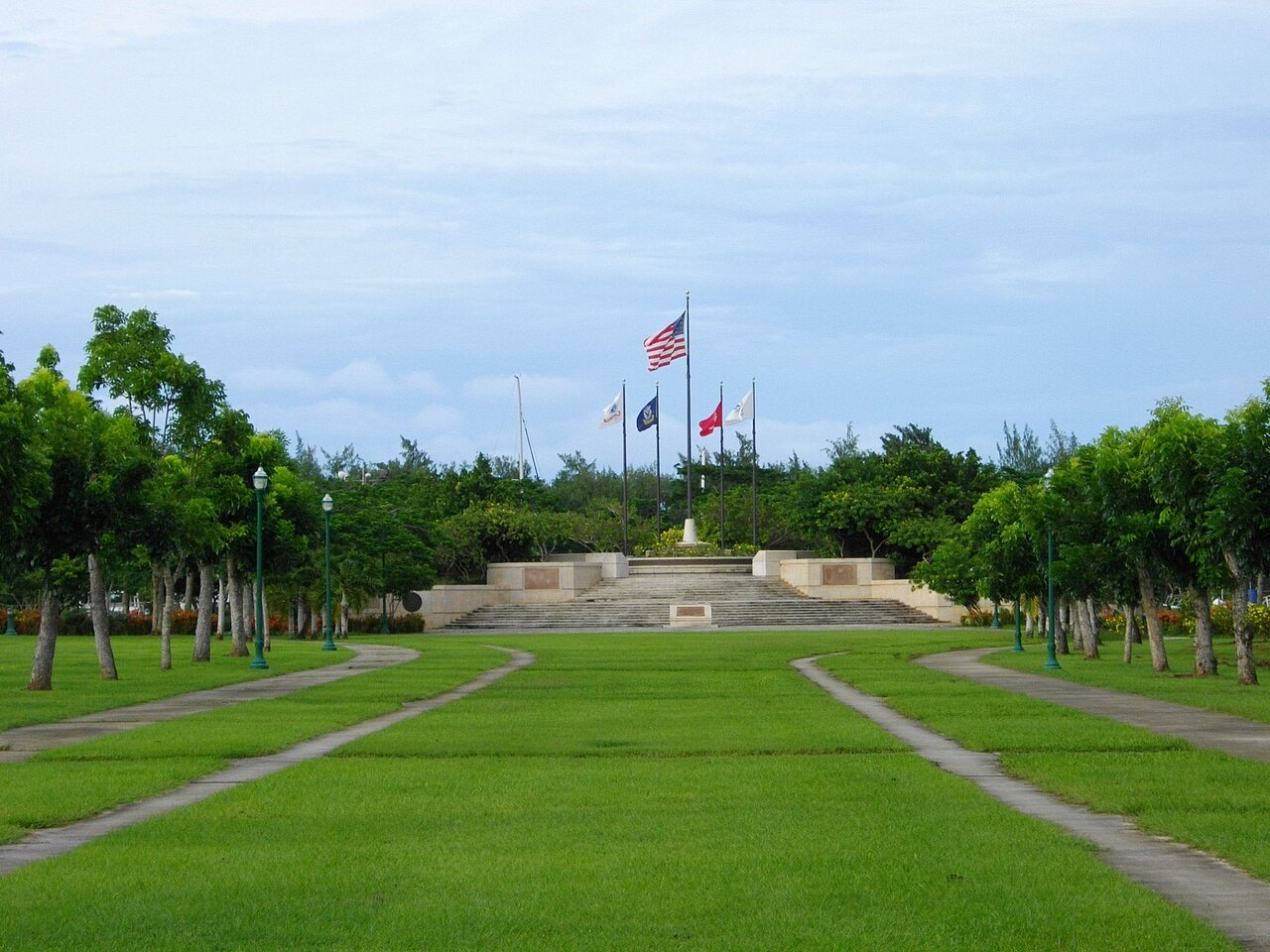 アメリカ記念公園の慰霊広場（2010年撮影、人物除去の修整あり）